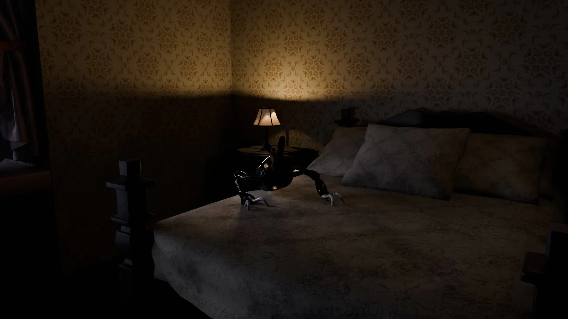 Une chambre éclairée par une lampe de chevet, l'araignée noire sur le lit